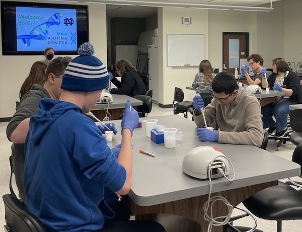 Students using pipettes.