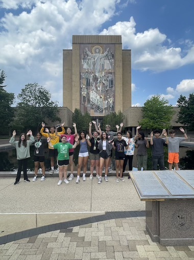 Students standing in front of the Notre Dame library.